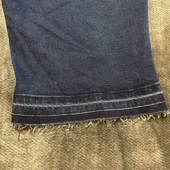 BloomChic Plus Size Moderately Stretchy High Rise Knee Denim Shorts - Picture 3 of 5